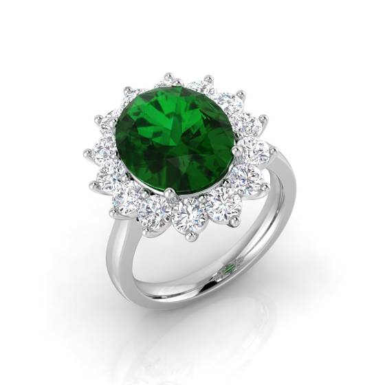 5.38ct SI1/G Oval cut Green Emerald Gemstone Ring in Platinum