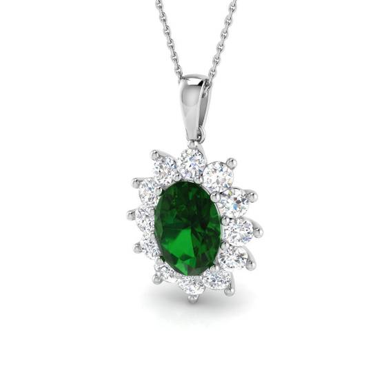 5.09ct SI2/G Oval cut Green Emerald Gemstone Pendant in 18k White Gold