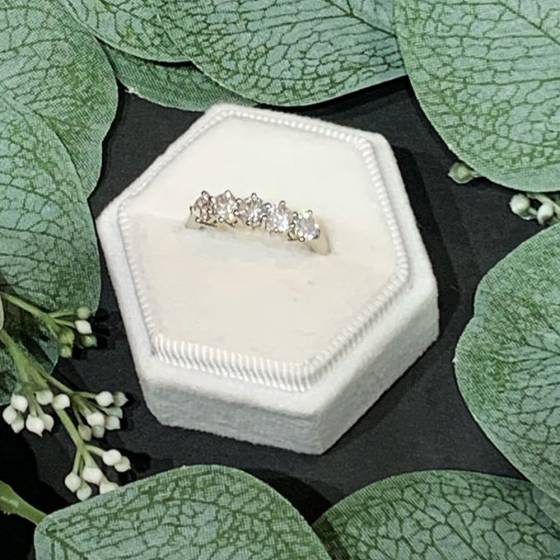 1.50ct SI/F-G Round Diamond 5 Stone Ring