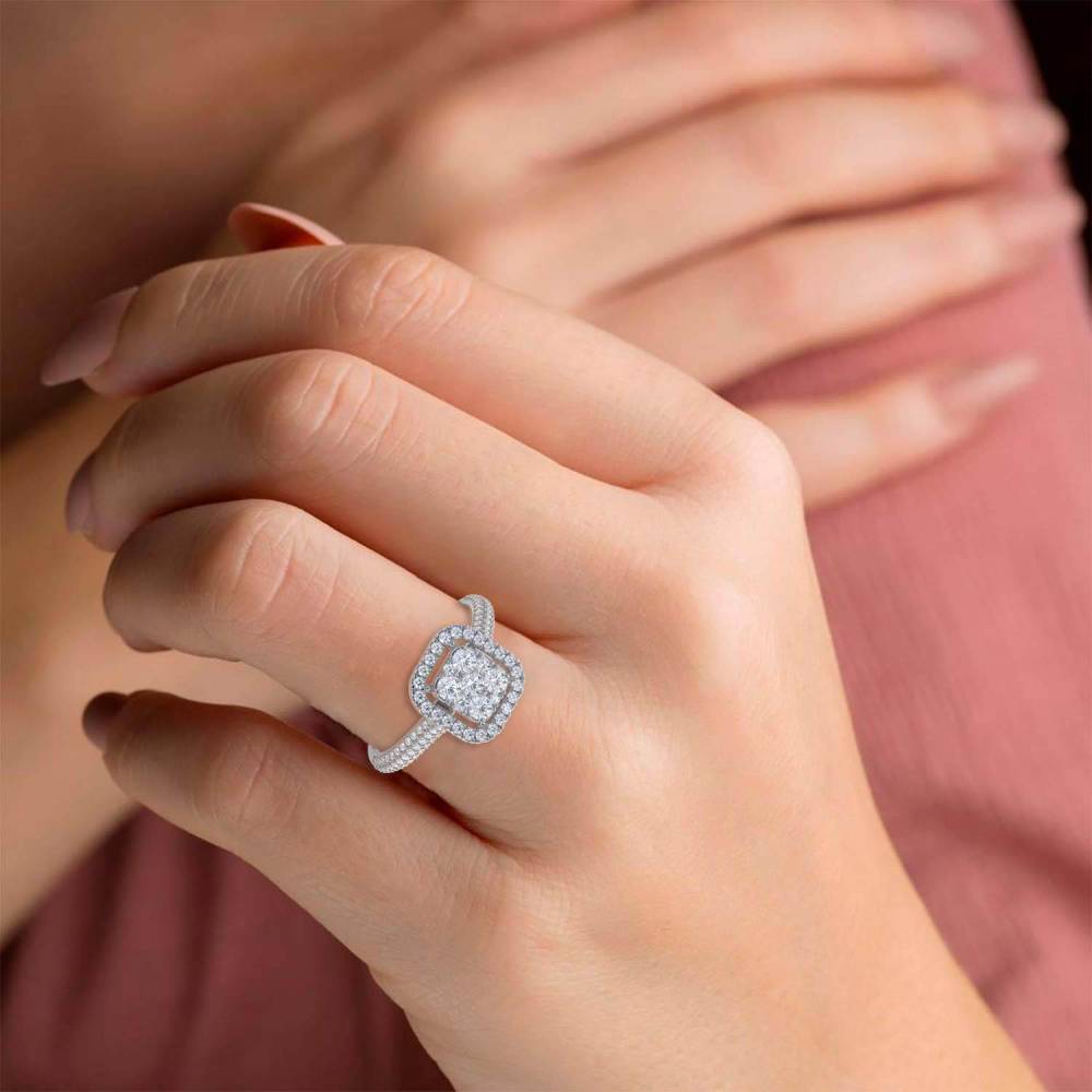 0.60ct Elegant Round Diamond Cluster Ring W