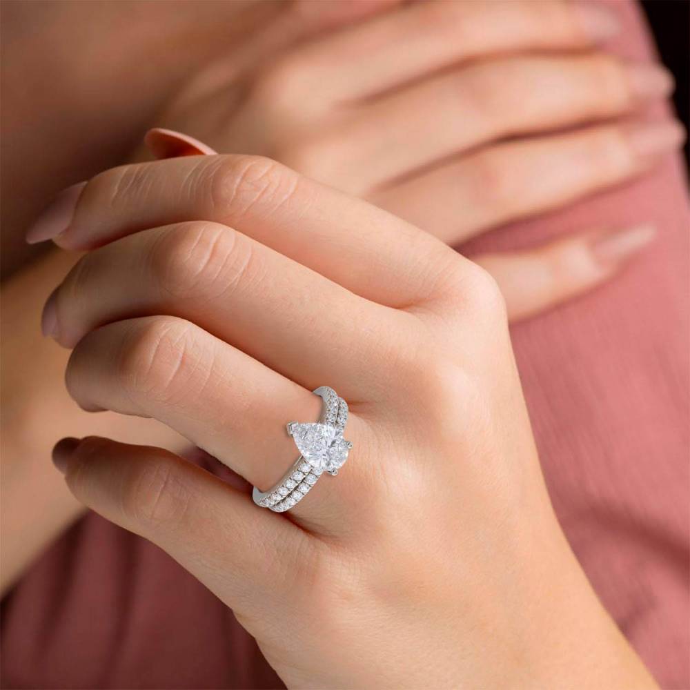 Pear Diamond Shoulder Set Ring With Matching Band P