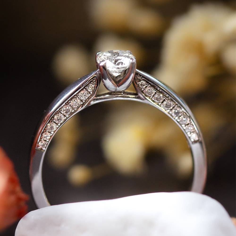 Shoulder Set Diamond Engagement Ring W