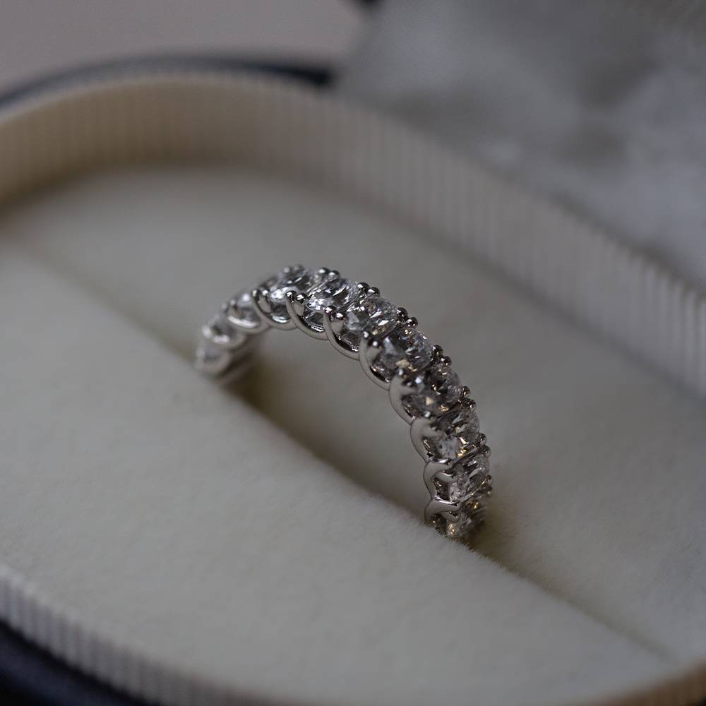 1.10Ct Oval 13 Stone Diamond Ring W