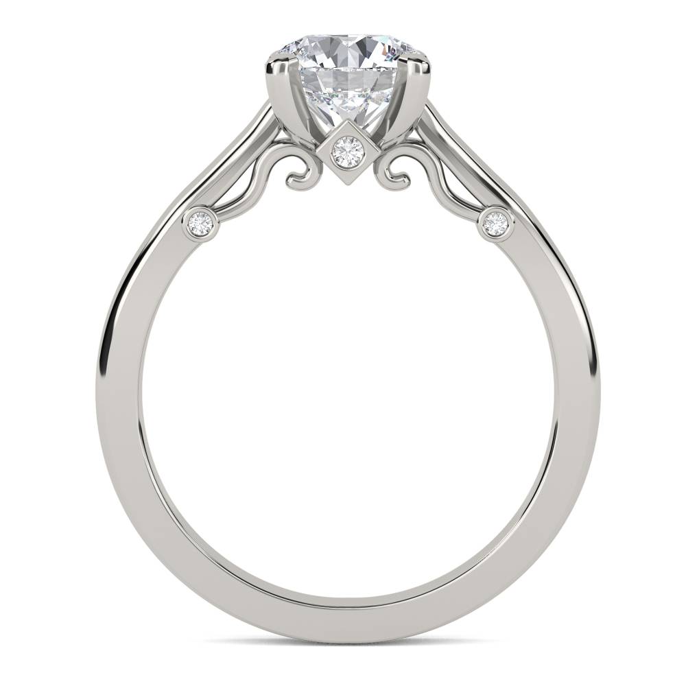 Round Diamond Engagement Ring set in Platinum