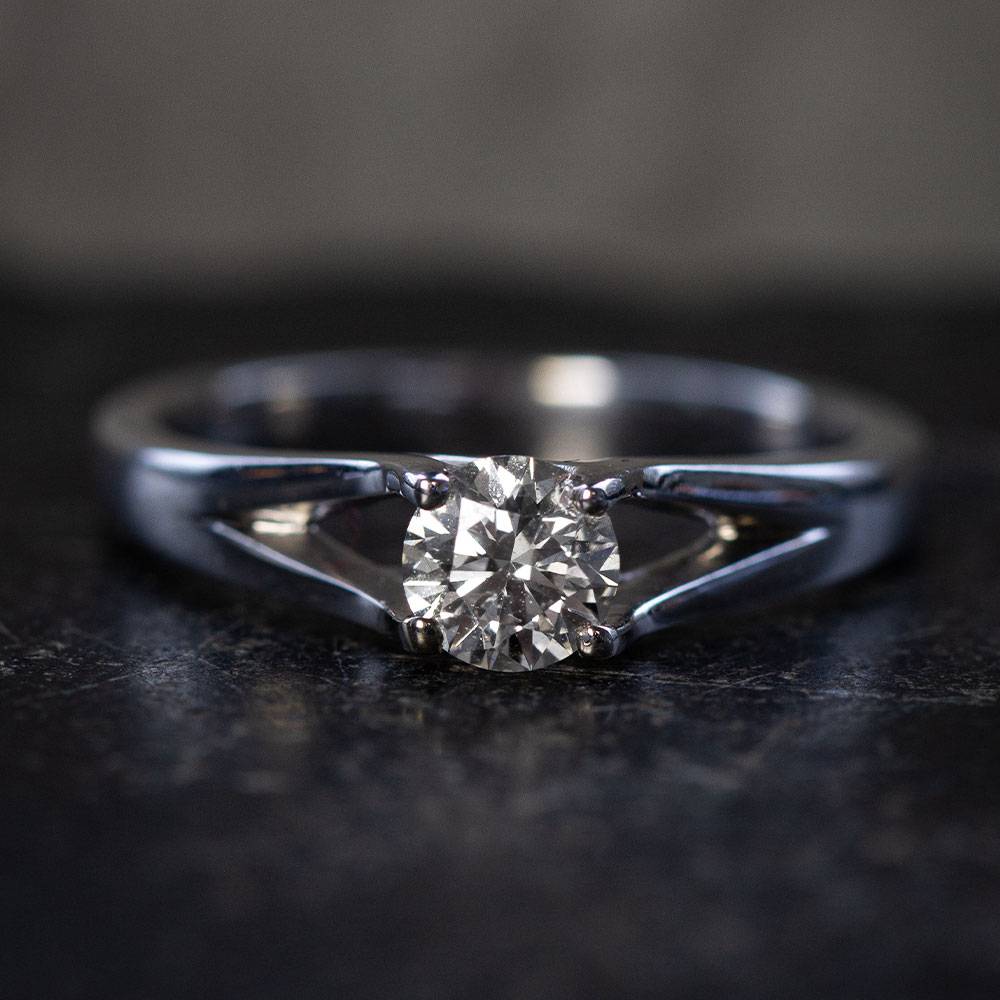 Round Diamond Engagement Ring W