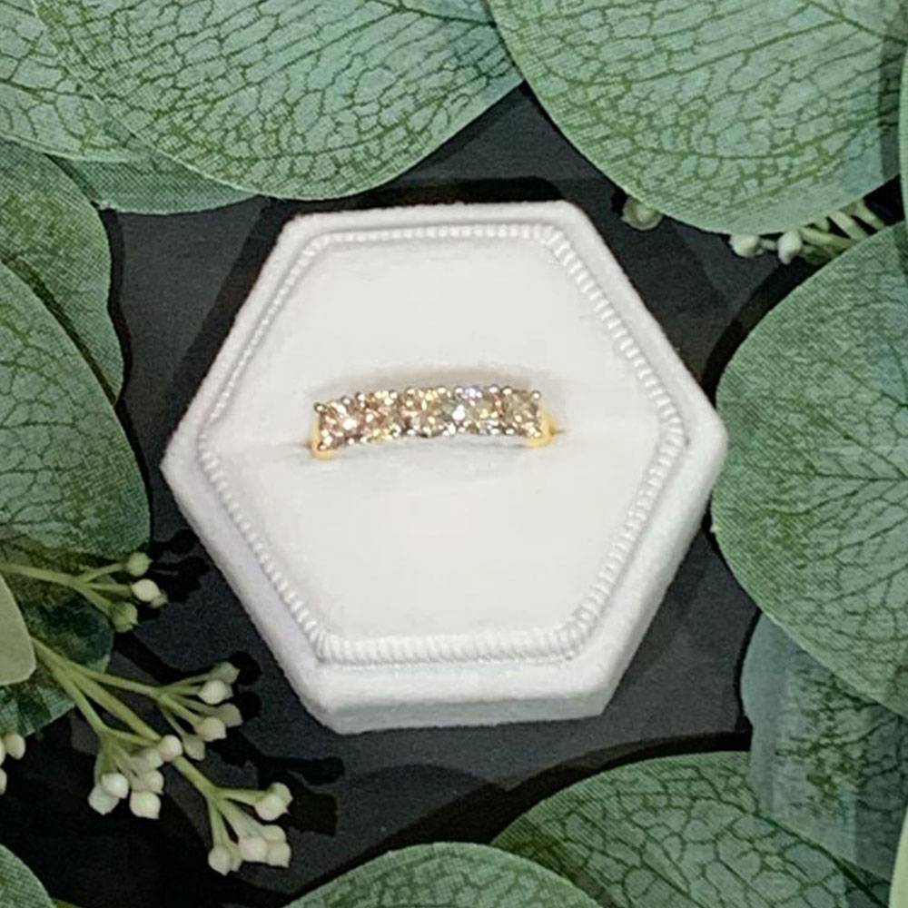 Round Diamond Engagement Ring Yellow Gold