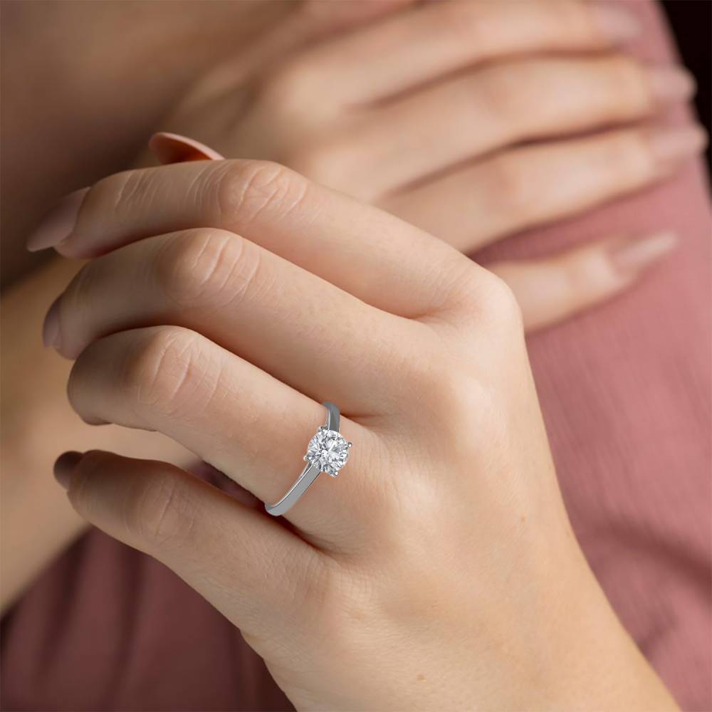 Round Diamond Engagement Ring set in White Gold