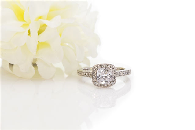 Why Buy a Halo Engagement Ring?