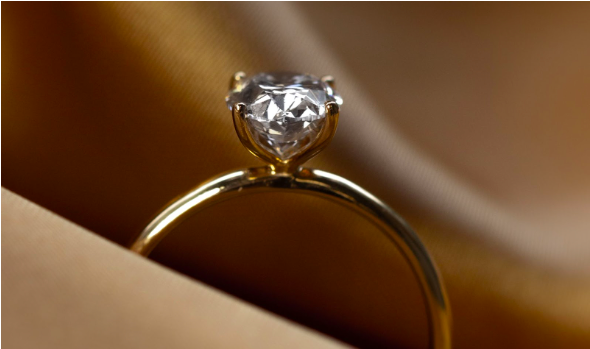 Solitaire engagement ring 