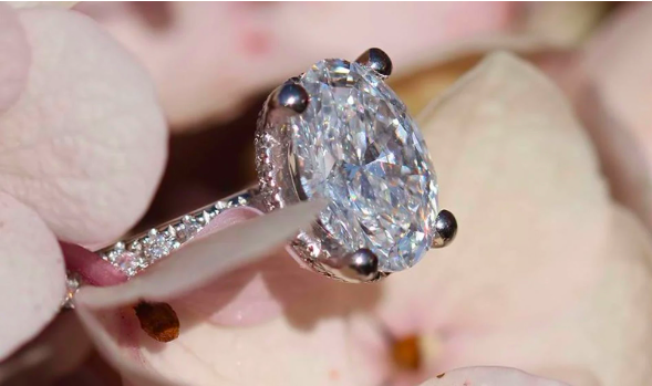 Why Oval Diamonds are an Emerging Engagement Ring Trend